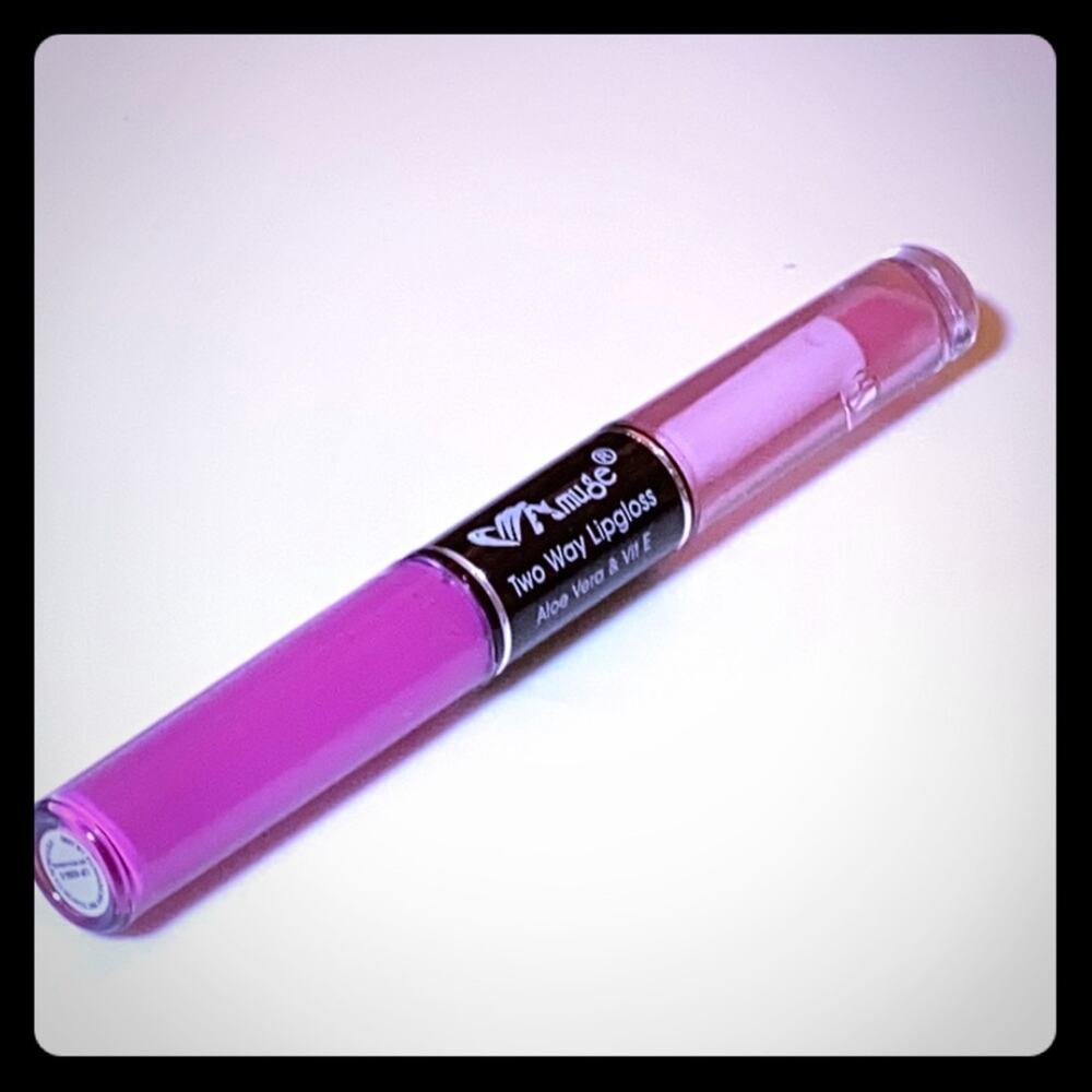 NEW Amuse 2-Way LIP GLOSS DUO Aloe Vera Vitamin E Purple Color Tint Shine 6280-3